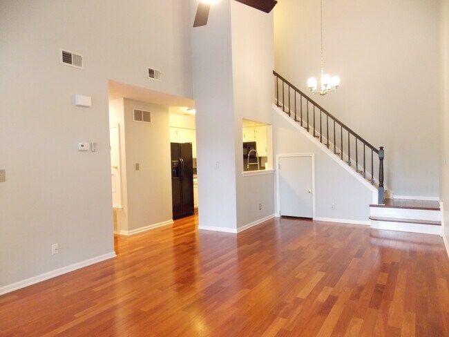 Foto del edificio - 12 Spruce Ct