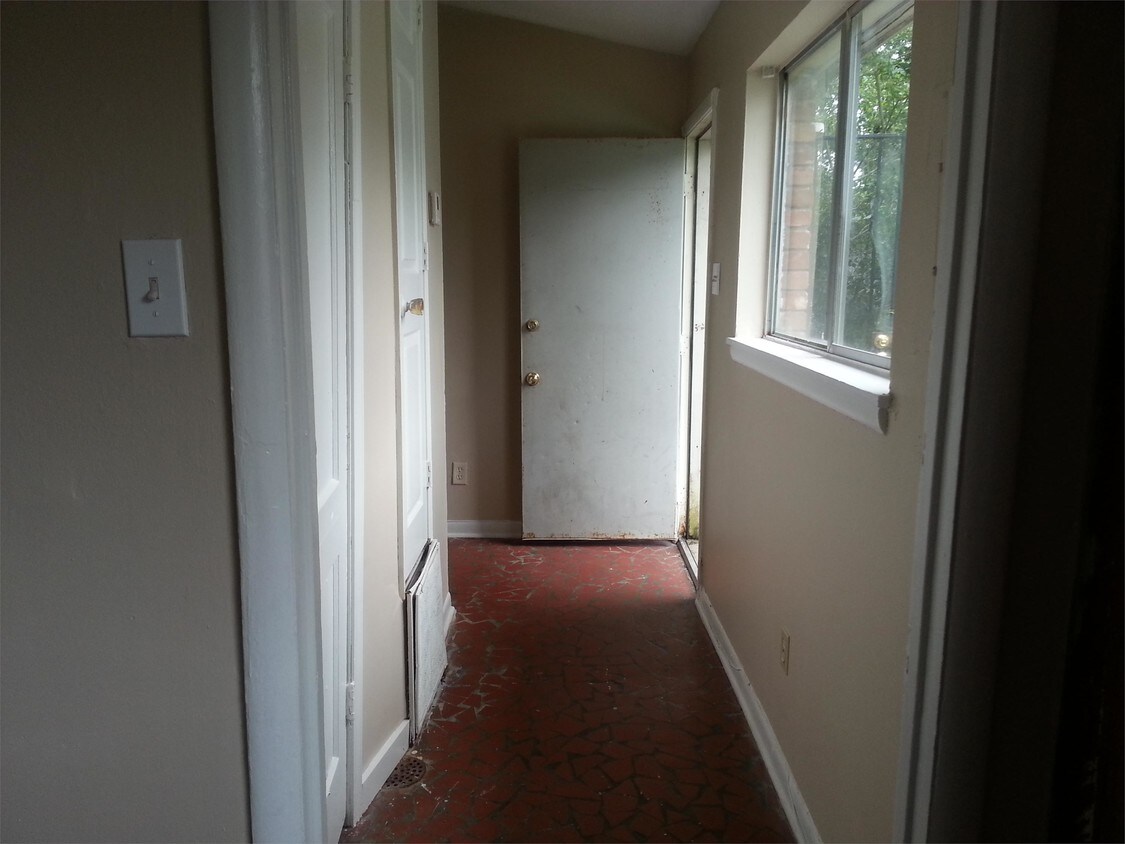 Primary Photo - 3443 Rockwood Ave