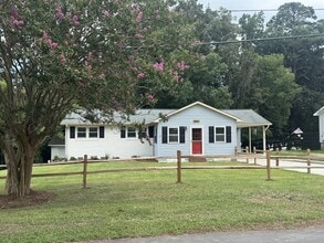 Building Photo - 208 Regalwood Dr