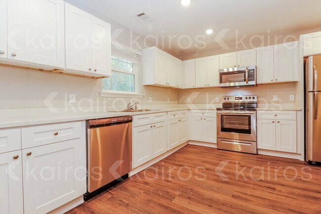 Foto del edificio - 155 Cottage Grove Rd