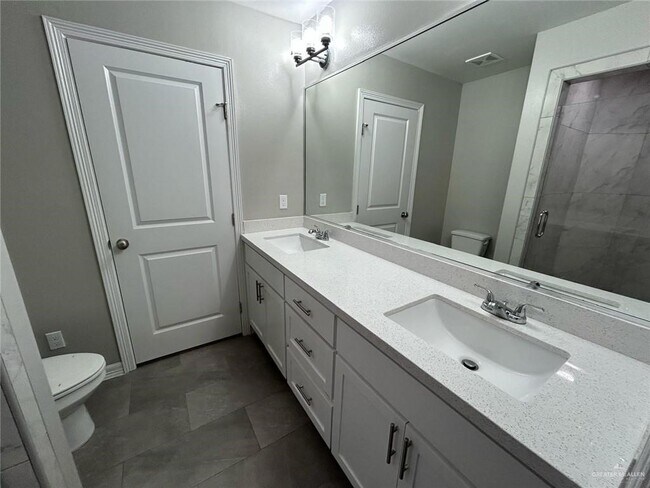 Foto del edificio - 7 Multi National