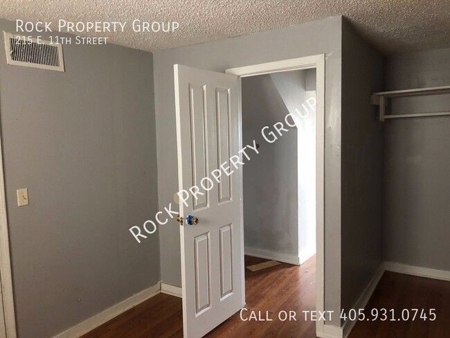 Building Photo - 4 bed 1 bath near the heart of downtown Sh...