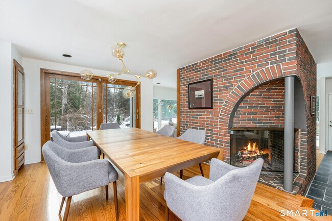 Foto del edificio - 21 Olmstead Hill Rd