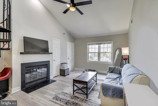 Foto del edificio - 13041 Shadyside Ln