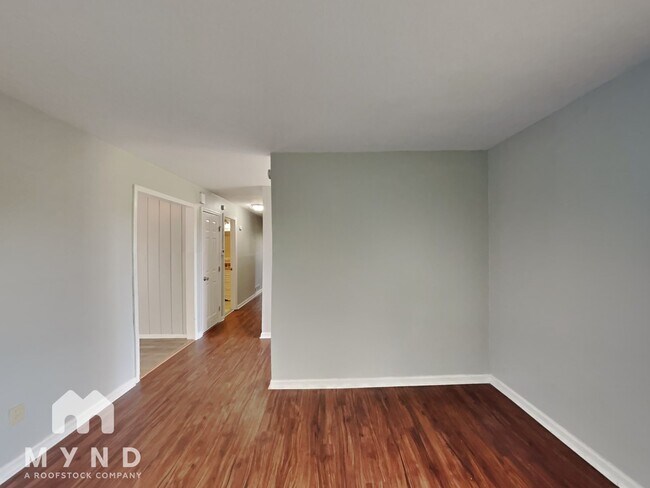 Building Photo - 617 5th Way