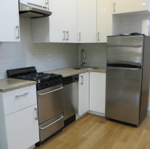 Building Photo - 63 Carmine St