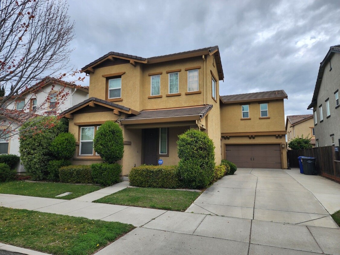 Primary Photo - Beautiful 2 Story in Turlock!