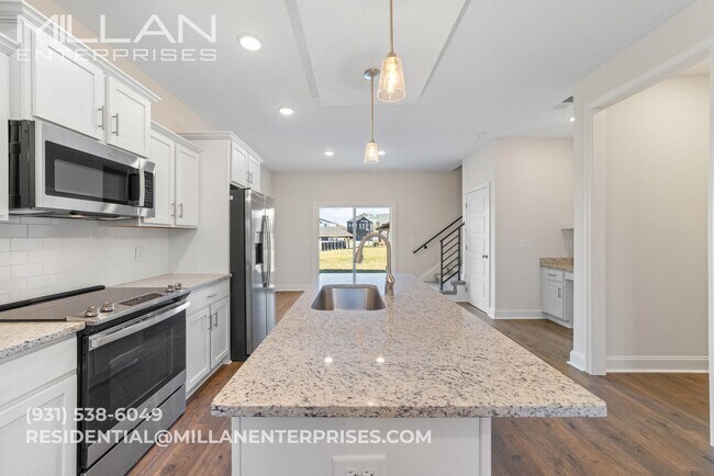 Foto del edificio - New Construction Modern Home With Open Floor Plan, Whte Cabintery and Primary Bedroom Suite