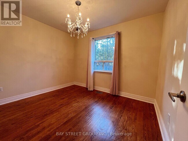 Photo du bâtiment - 382 Blue Grass Blvd