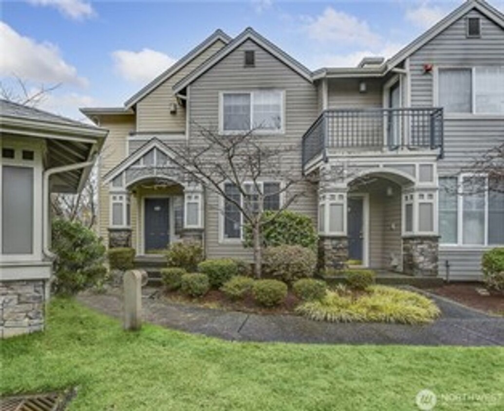 Foto principal - 3Bd/2.5Ba Kirkland Townhouse