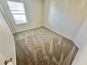 Building Photo - 9413 Sweetwood Ave