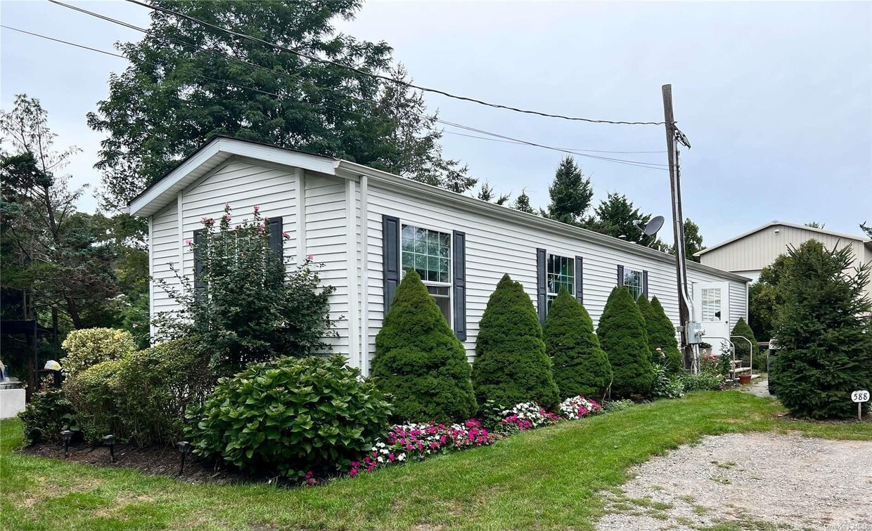 Primary Photo - 588 Hubbard Ave