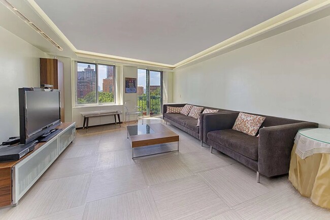Building Photo - 311 Greenwich St