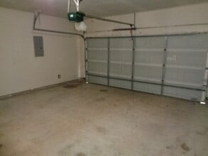 Building Photo - 205 Maple Ln