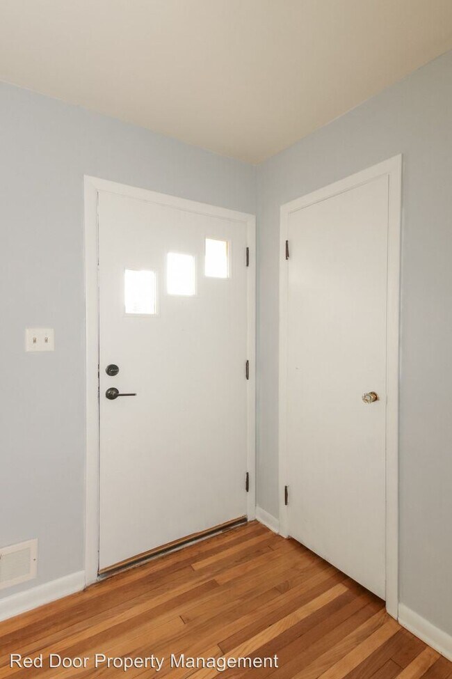 Building Photo - 3 br, 1 bath House - 104 Water Street