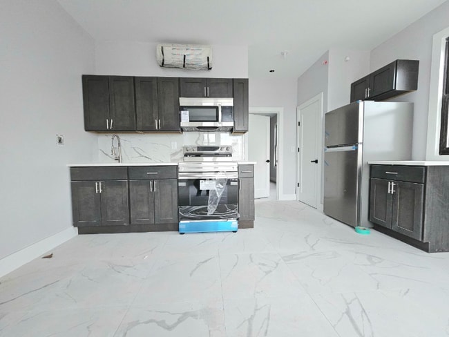 Building Photo - 226 Roseville Ave