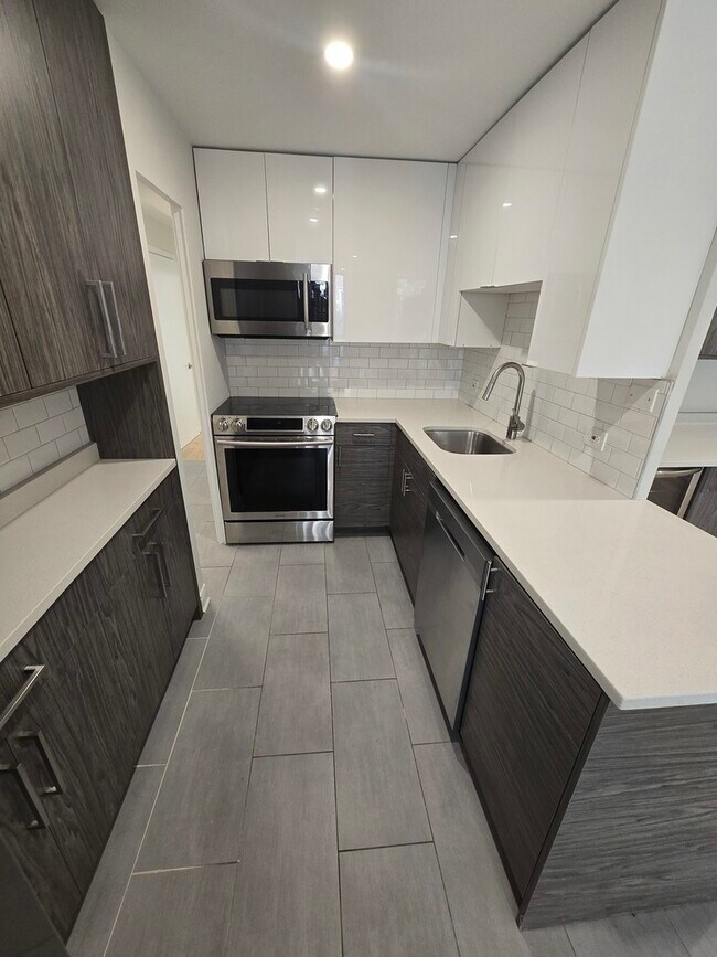 Foto del edificio - 227 E Walton Pl