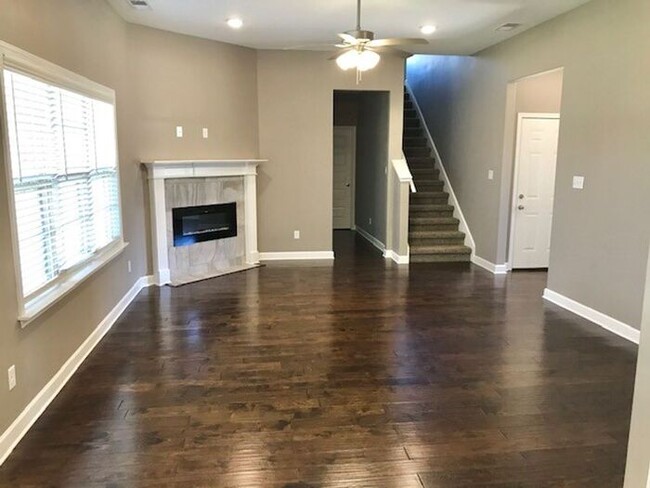 Building Photo - 90 Fairway Hills Dr