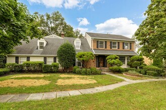 Building Photo - 11000 Rosemont Dr