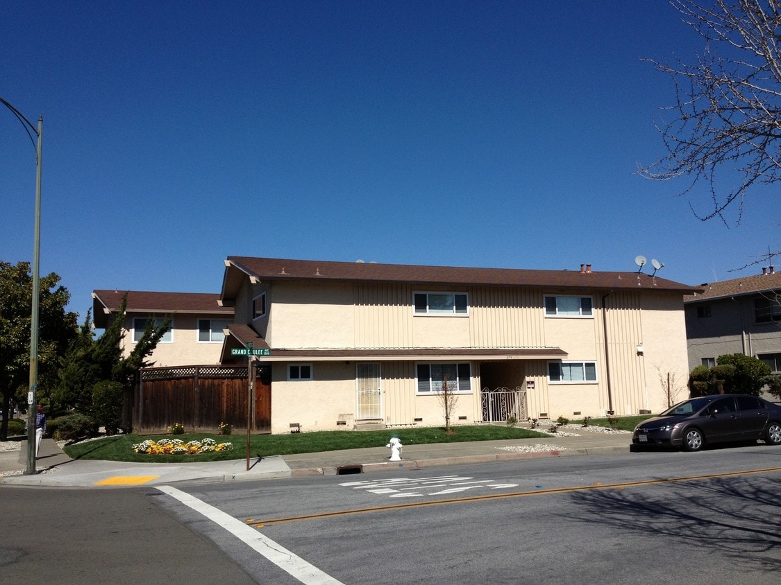 699 Grand Coulee Ave, Sunnyvale, CA 94087 Apartments 699 Grand Coulee