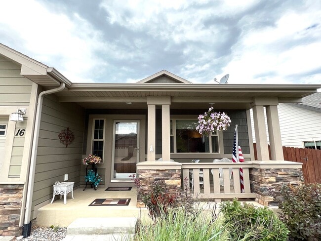 Building Photo - Pet Friendly 3 Bed 2 Bath Single Level Con...