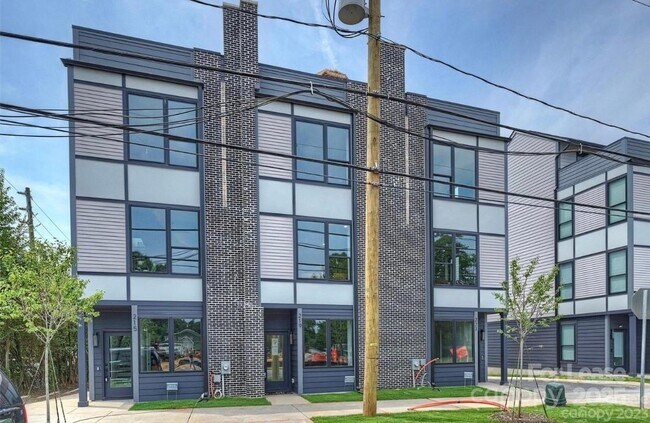Foto del edificio - 215 Freeland Ln