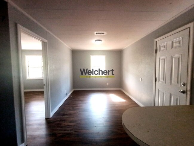 Foto del edificio - Remodeled 3bed/1bath with fenced backyard