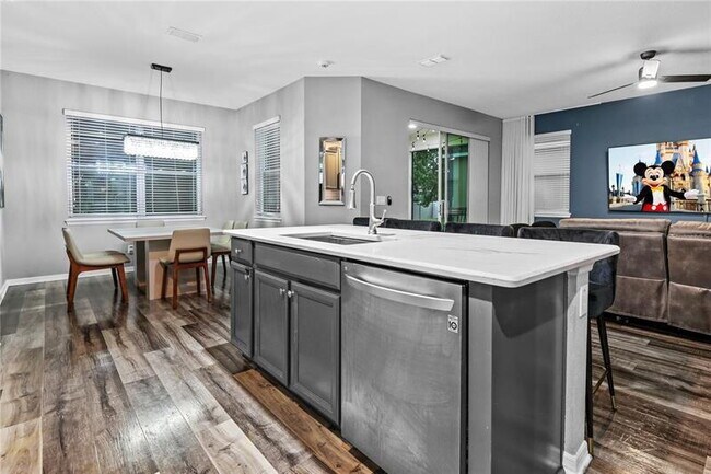 Building Photo - "Luxurious 3-Bed Sanctuary with Granite El...
