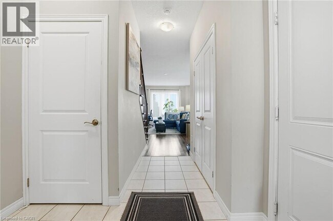 Photo du bâtiment - 7 Lakelawn Rd