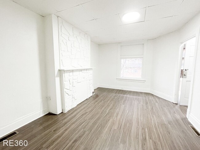 Building Photo - 2 br, 1 bath House - 112 Tecumseh Hazelwood