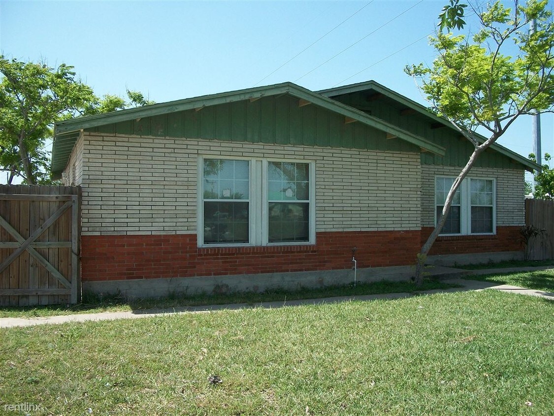 Building Photo - 1423 Nesmith St
