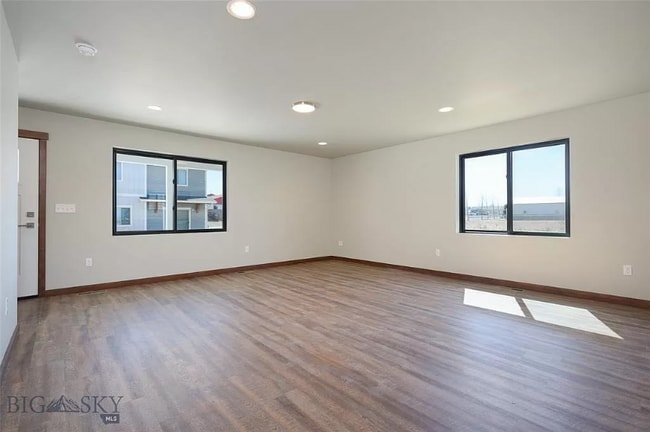 Building Photo - 1305 Beeker Ln