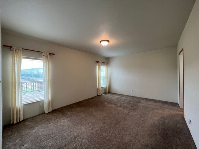 Building Photo - Application Pending - 3 Bedroom Home with ...