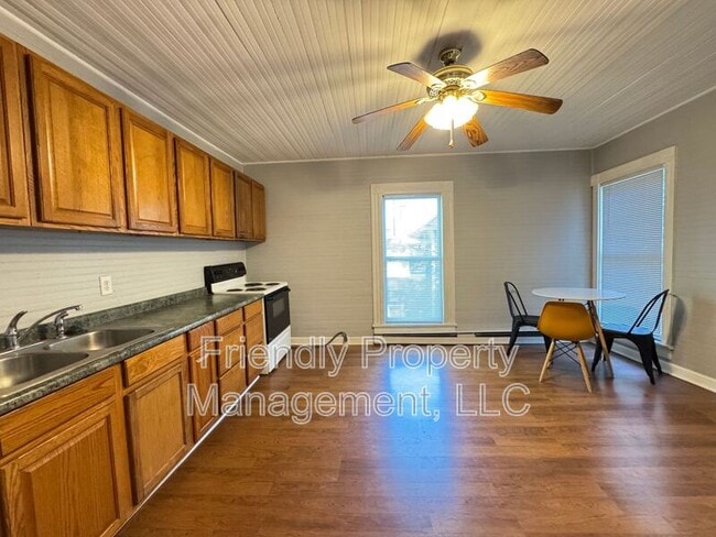 Building Photo - 706 Walker Ave