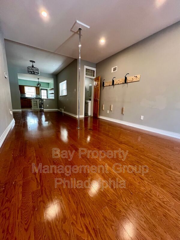 Building Photo - 2333 S 15th St
