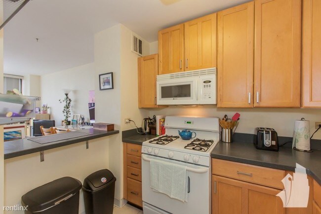 Building Photo - 2800 N Lake Shore Dr