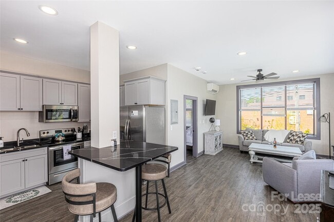 Building Photo - 138 S Main St