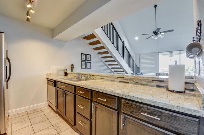 Building Photo - 12600 Melville Dr