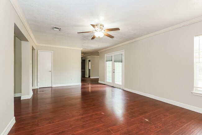 Foto del edificio - 10122 Woodhollow Dr