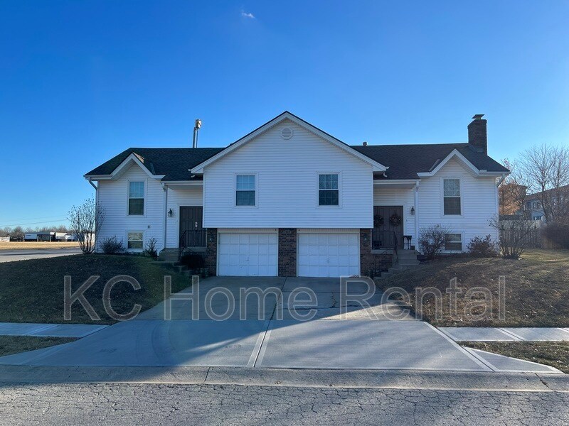 1029 SE 7th Terrace, Lee's Summit, MO 64063 Townhome Rentals in Lee's Summit MO