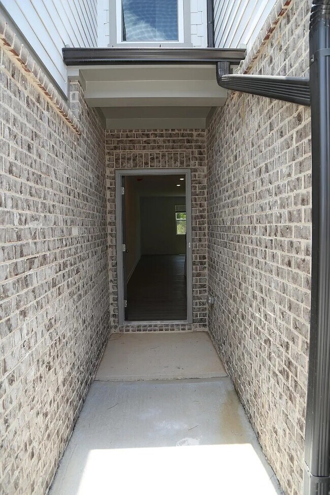 Foto del edificio - Room in Townhome on Thornton Dr