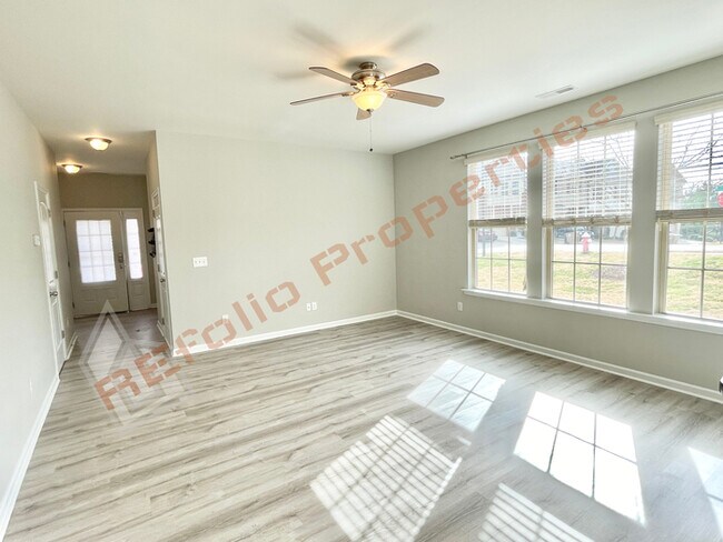 Building Photo - Beautiful 3 Bedroom 1 Car-Garage End unit ...