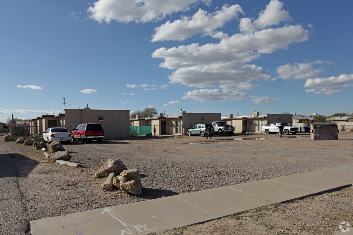 Foto del edificio - 5816-5838 S Morris Blvd