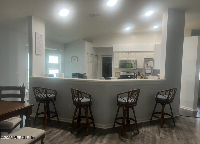 Foto del edificio - 105 Johns Glen Dr