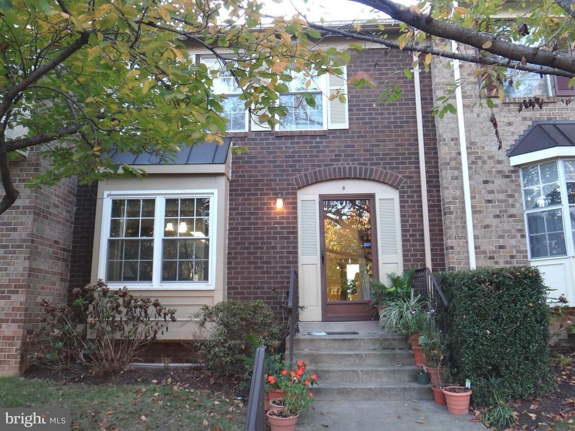 4 Dunsinane Ct, Silver Spring, MD 20906 Townhome Rentals in Silver