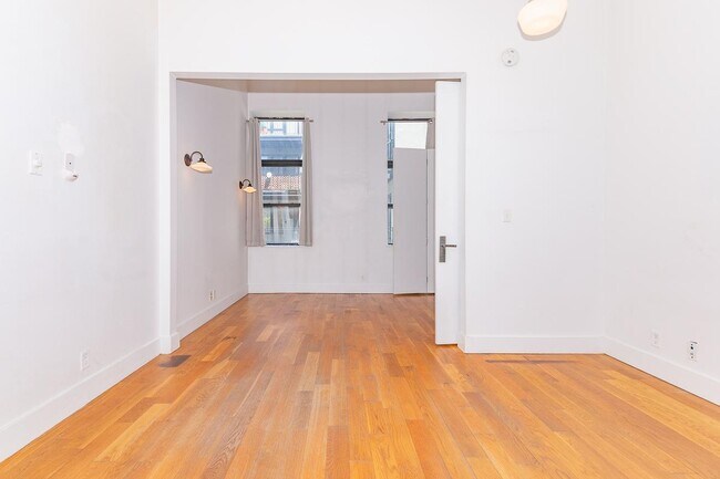 Foto del edificio - 949 Willoughby Ave