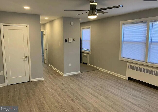 Foto del edificio - 6644 N 8th St