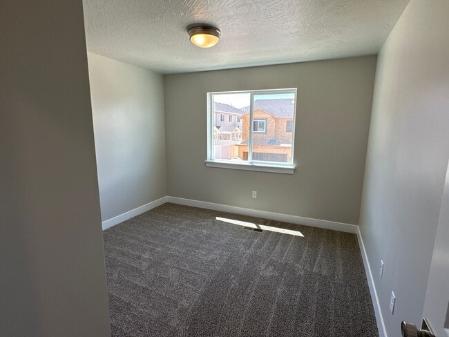 Building Photo - Cedar City 3 Bed | 2 Bath | 2 Car Townhome