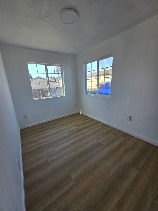 Foto del edificio - Newly Remodeled 2 BD | 2 BA Duplex