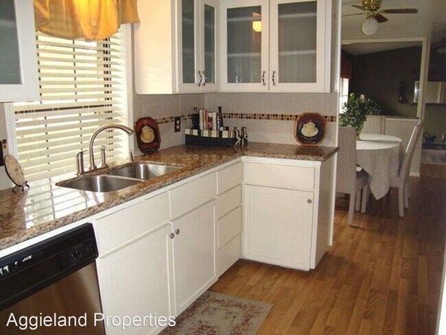 Building Photo - 4 br, 3 bath House - 1001 Puryear